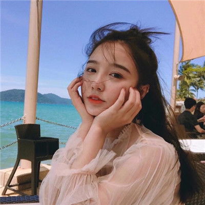 患者没挂上号 医生蹲在地上看CT片